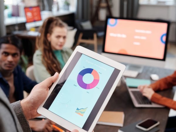 Como digitalizar processos e eliminar papelada na clínica